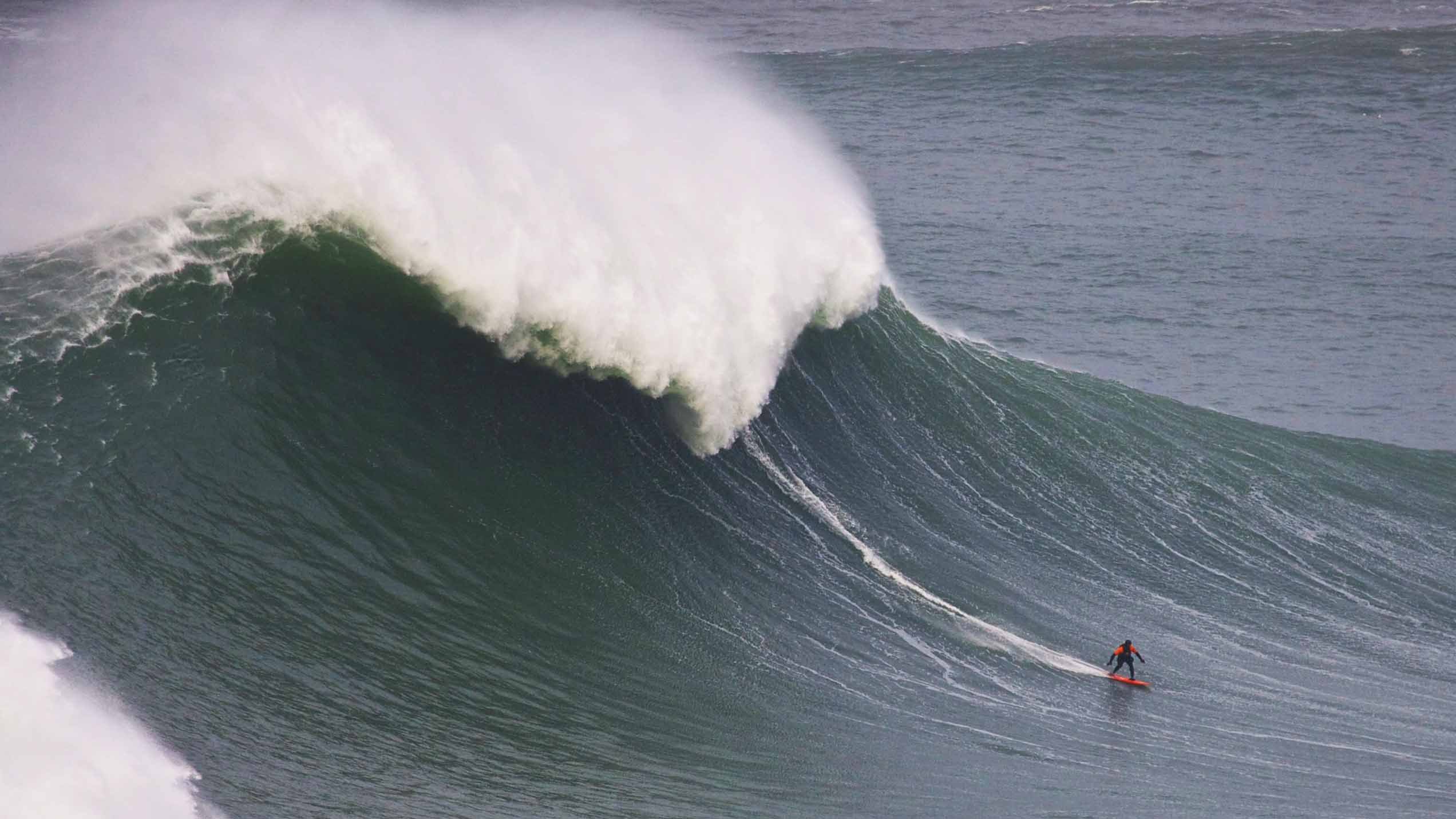 Волна где снимали. Волна Ишигаки 1971. Nazare Portugal Waves. Назаре серфинг. Высокие волны.