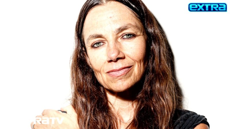 Justine Bateman Reveals Why She Wrote ‘face ’ Plus Her Powerful Beauty Message Inthefame